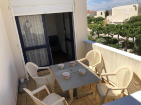 Spacieux T2 pour 4p avec terrasse, parking privé à 400m de la plage, quartier animé, animaux OK - FR-1-799-9